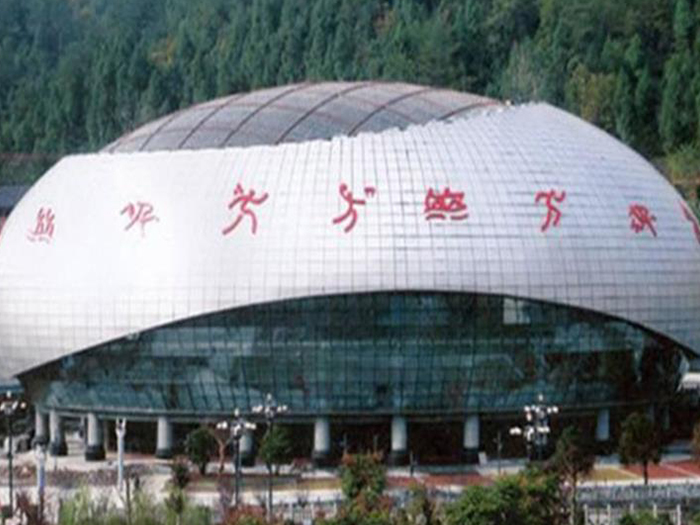 凯里体育中心球形网架加工安装